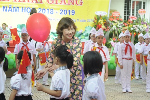 Rộn rã ngày khai trường năm học mới 2018 - 2019 tại trường tiểu học Đô Thị Việt Hưng